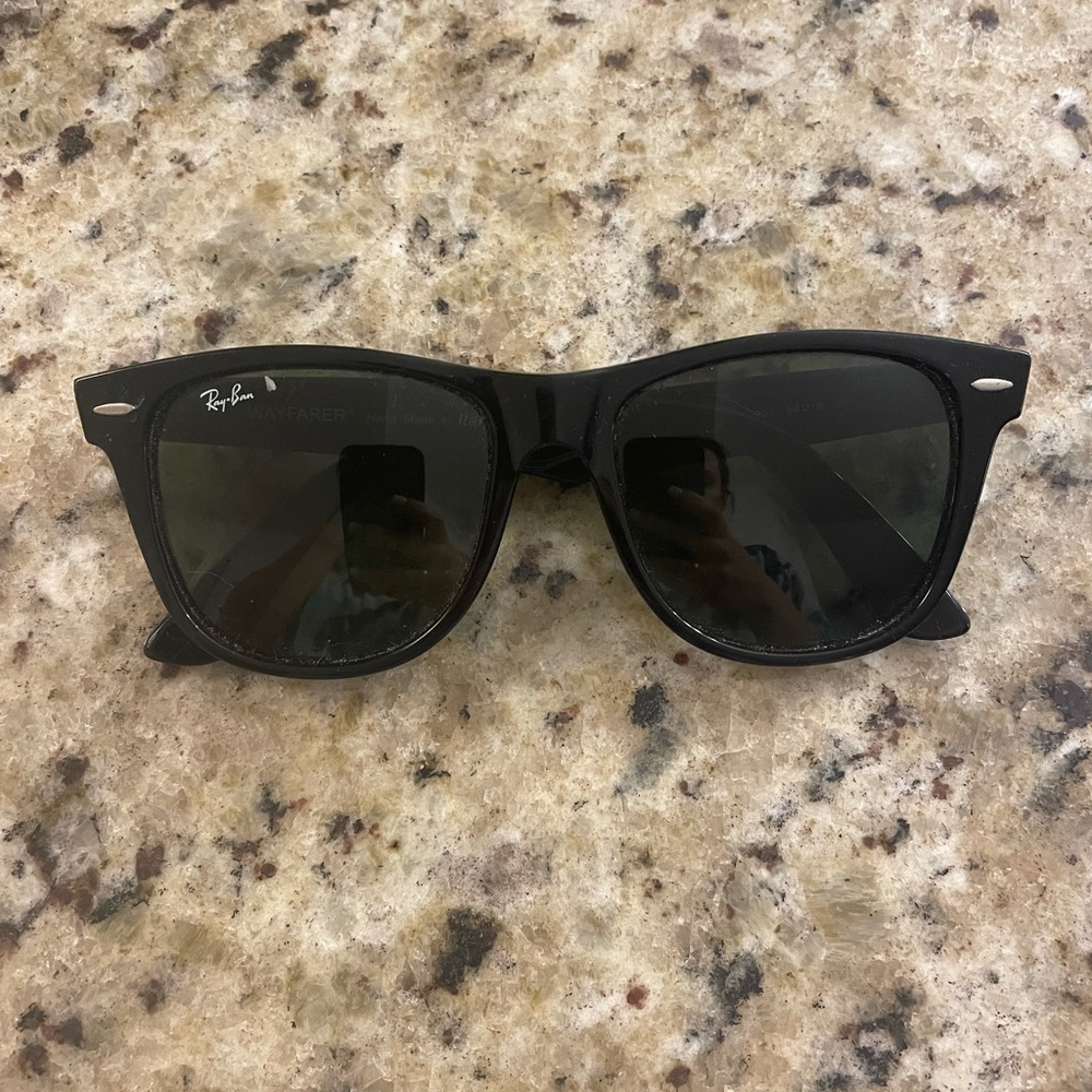 Wayfarer glasses